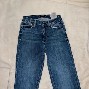 GUESS Women's Classic Denim Straight Leg Jeans